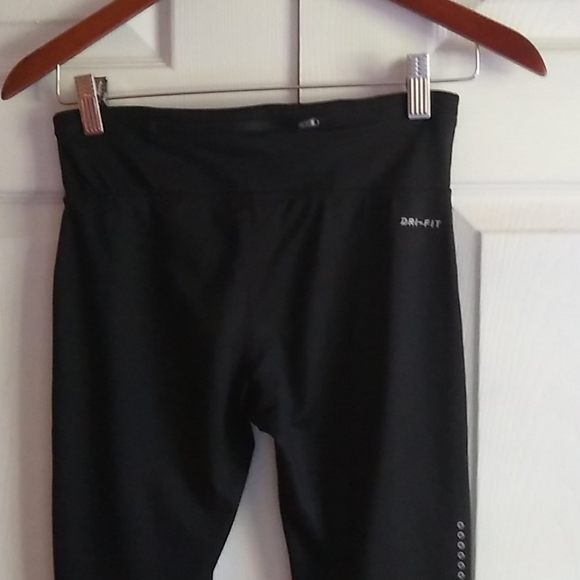 Nike  Dri Fit capris work out leggings size small - Picture 8 of 10
